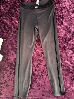 Alo Yoga airbrush heart throb black leggings size M